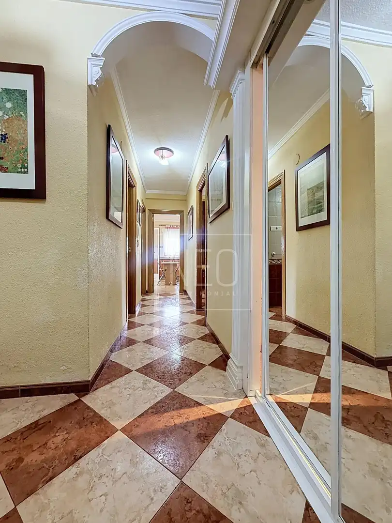 Flat with terrace for sale in Calle LUZ CASANOVA, imagen 3