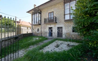 Exterior view of House or chalet for sale in Reocín  with Parquet flooring and Balcony