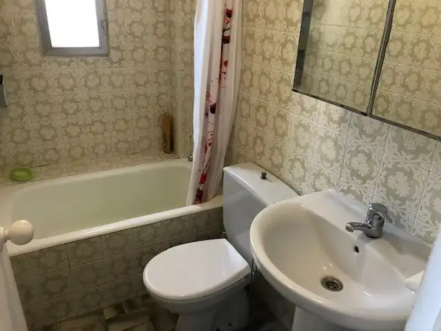 Baño de Piso en venta en Torreblanca con Terraza, Amueblado y Microondas