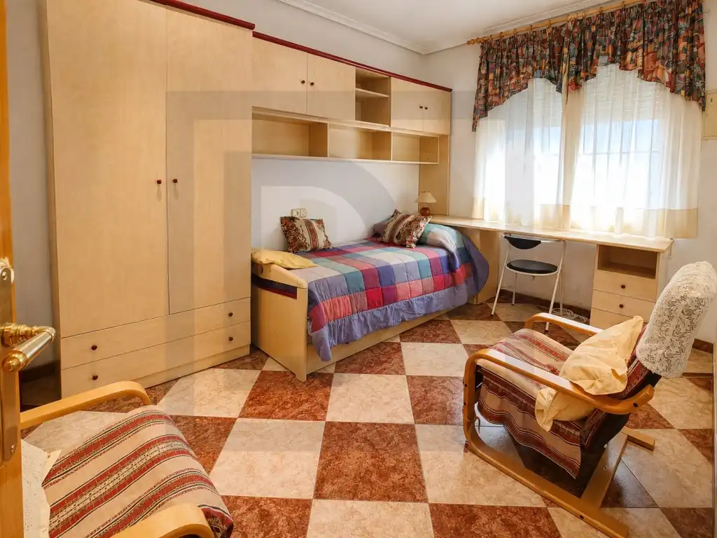 Dormitori de Casa o xalet en venda en San Miguel de Salinas amb Aire condicionat, Terrassa i Moblat