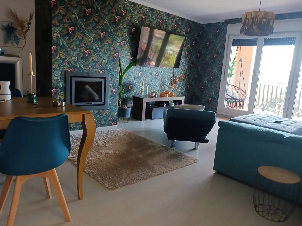 Sala d'estar de Casa adosada de lloguer en Cangas  amb Calefacció, Jardí privat i Parquet