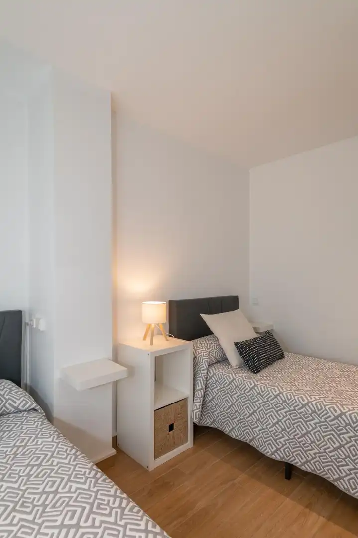 Bedroom of Flat for rent in Girona  with Air Conditioner, Heating and Furnished