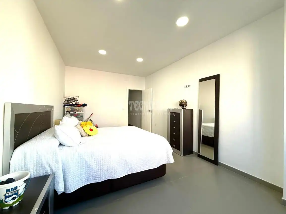 Habitación de Casa adosada en venta en Almería con Calefacción y Terraza