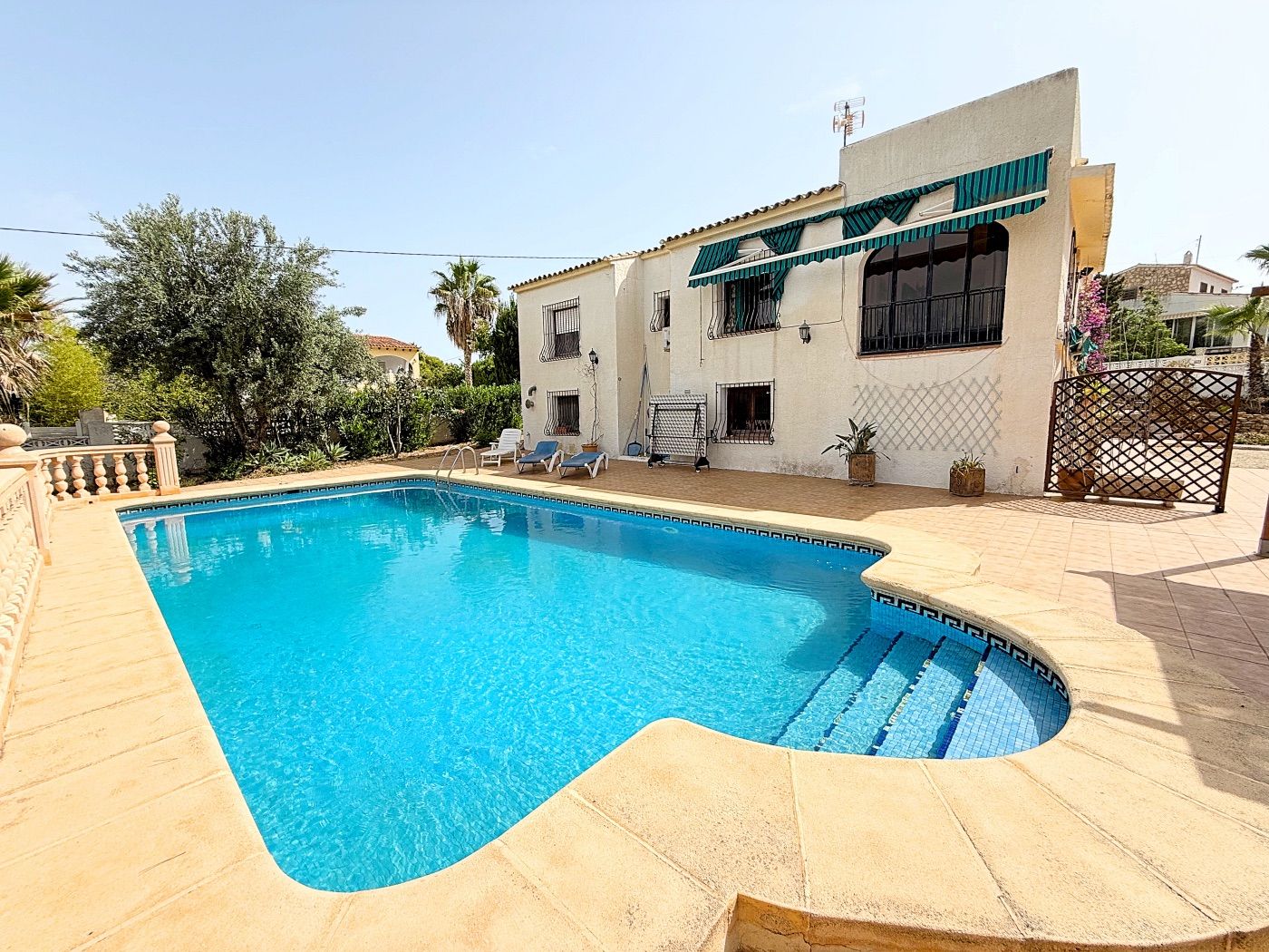 Vista exterior de Casa o xalet en venda en Calpe / Calp amb Aire condicionat, Calefacció i Jardí privat