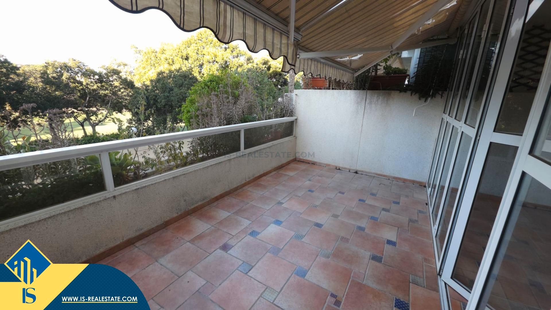 Terraza de Piso en venta en Alicante / Alacant con Terraza, Amueblado y Piscina comunitaria