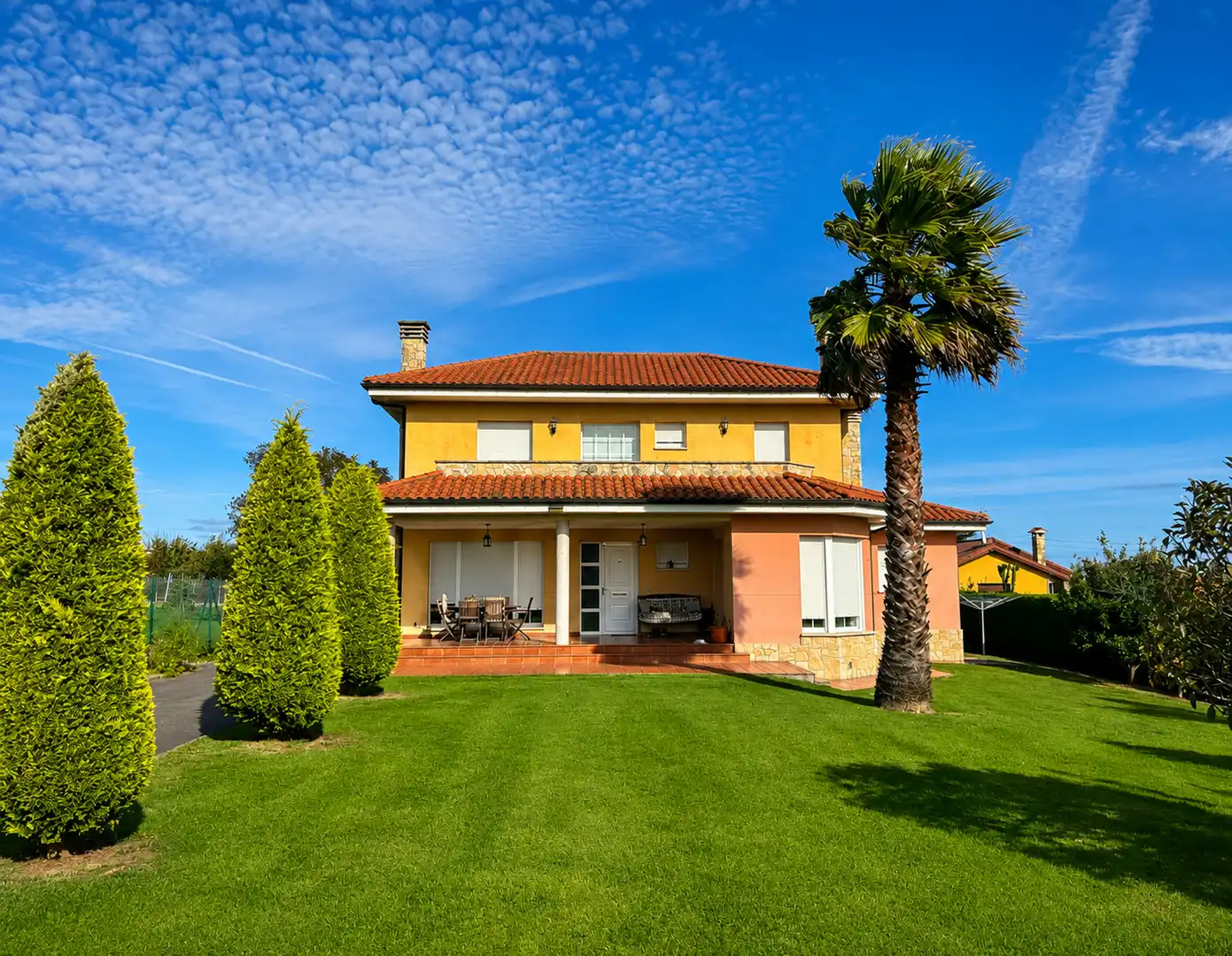Vista exterior de Casa o xalet en venda en Villaviciosa amb Calefacció, Jardí privat i Parquet