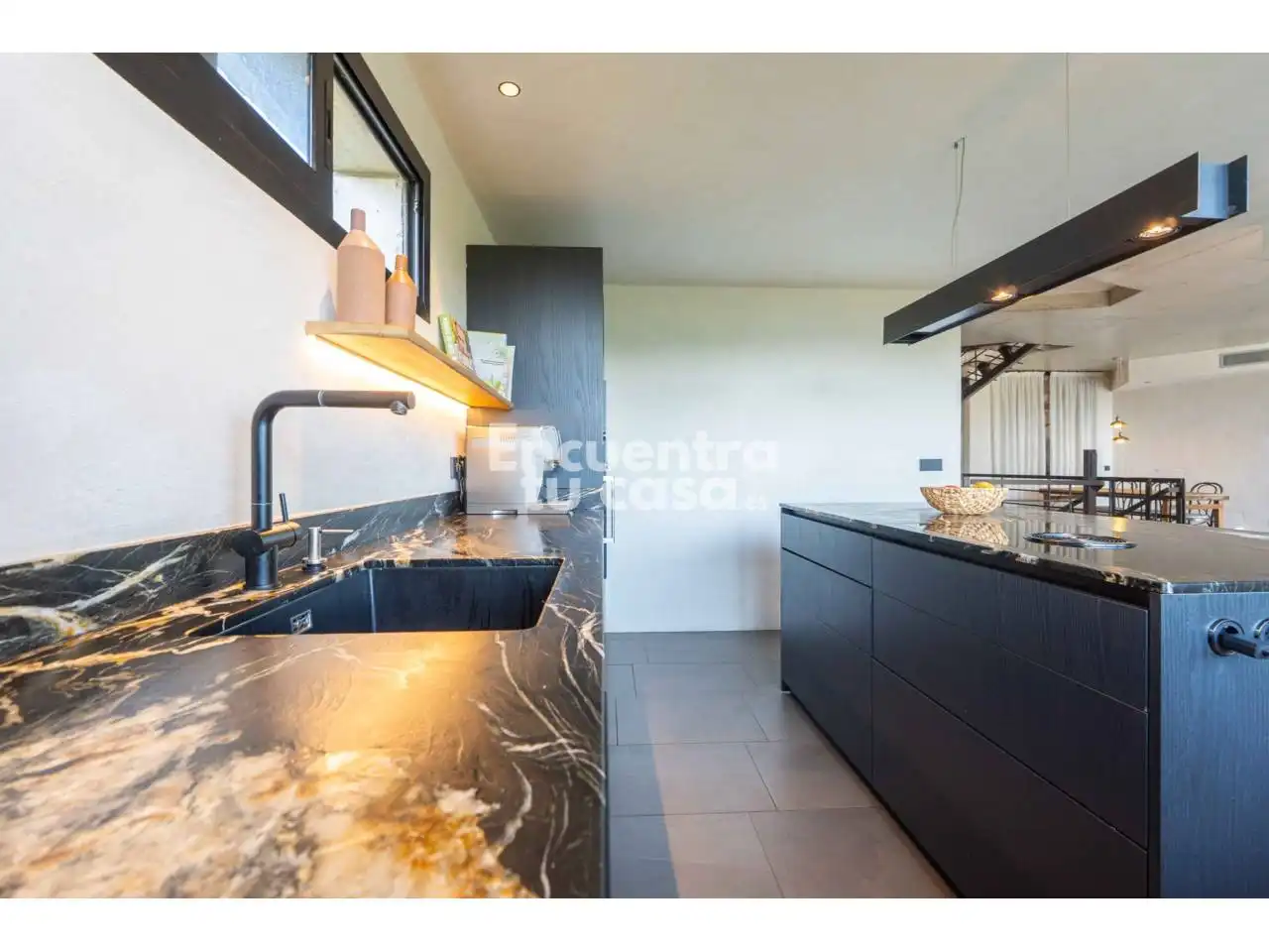 Cuina de Casa o xalet en venda en Donostia - San Sebastián  amb Jardí privat, Terrassa i Piscina