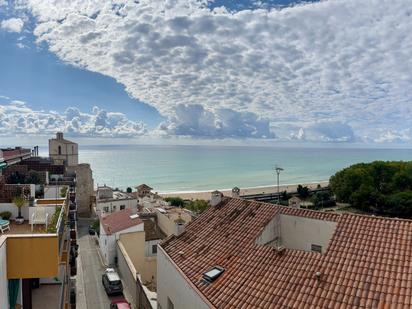 Vista exterior de Àtic en venda en Sant Pol de Mar amb Aire condicionat i Terrassa