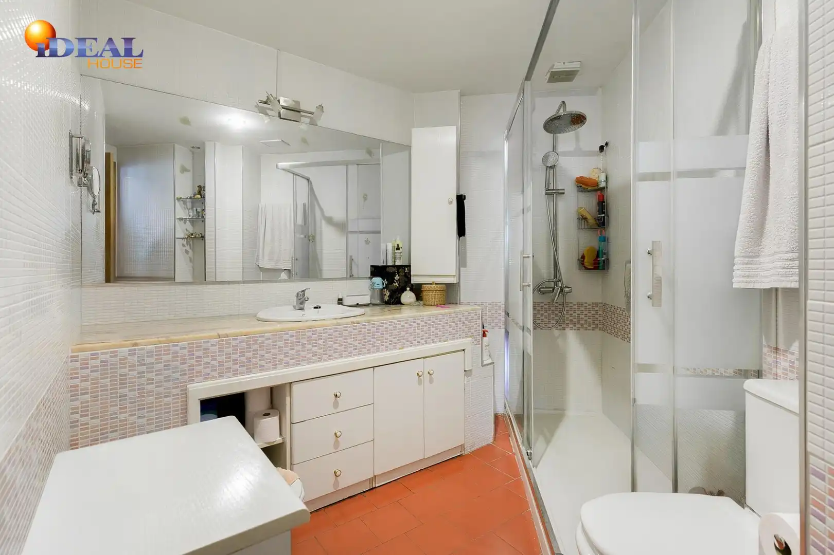 Bathroom of Houses for sale in Granada