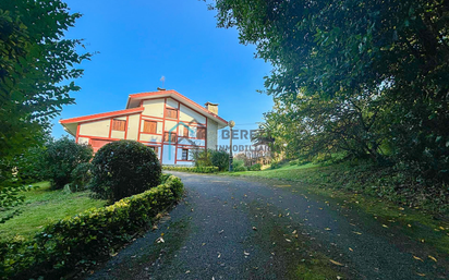 Vista exterior de Casa o xalet en venda en Bermeo amb Calefacció, Jardí privat i Traster