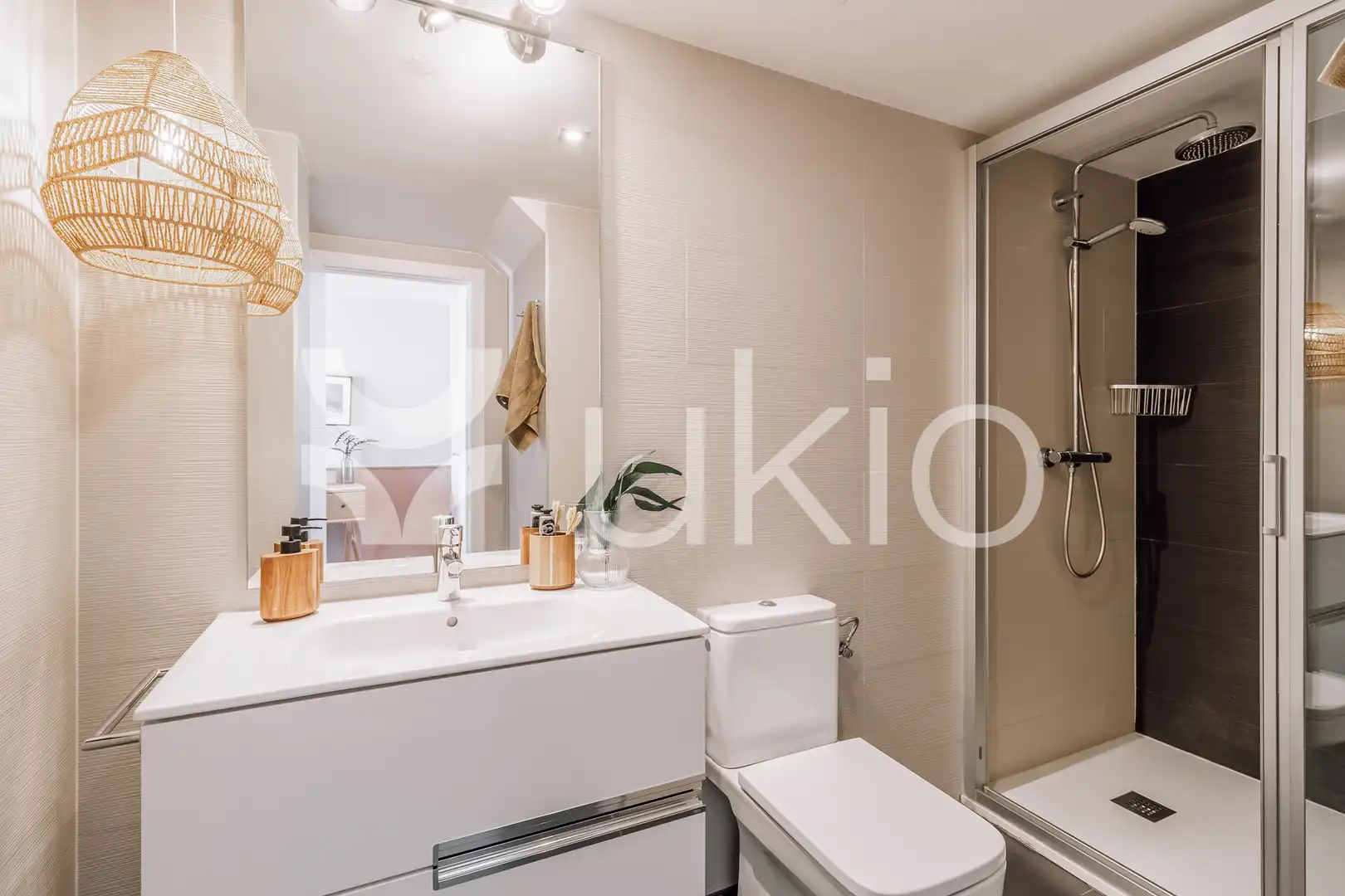 Bathroom of Flat for rent in Madrid  with Air Conditioner, Terrace and Furnished