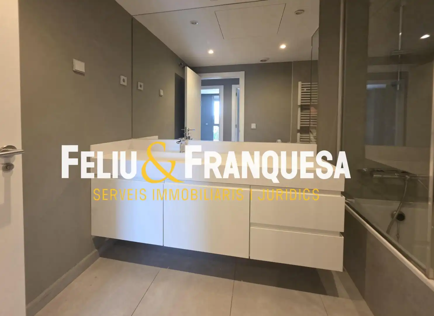 Baño de Piso en venta en Sant Cugat del Vallès con Calefacción, Jardín privado y Terraza