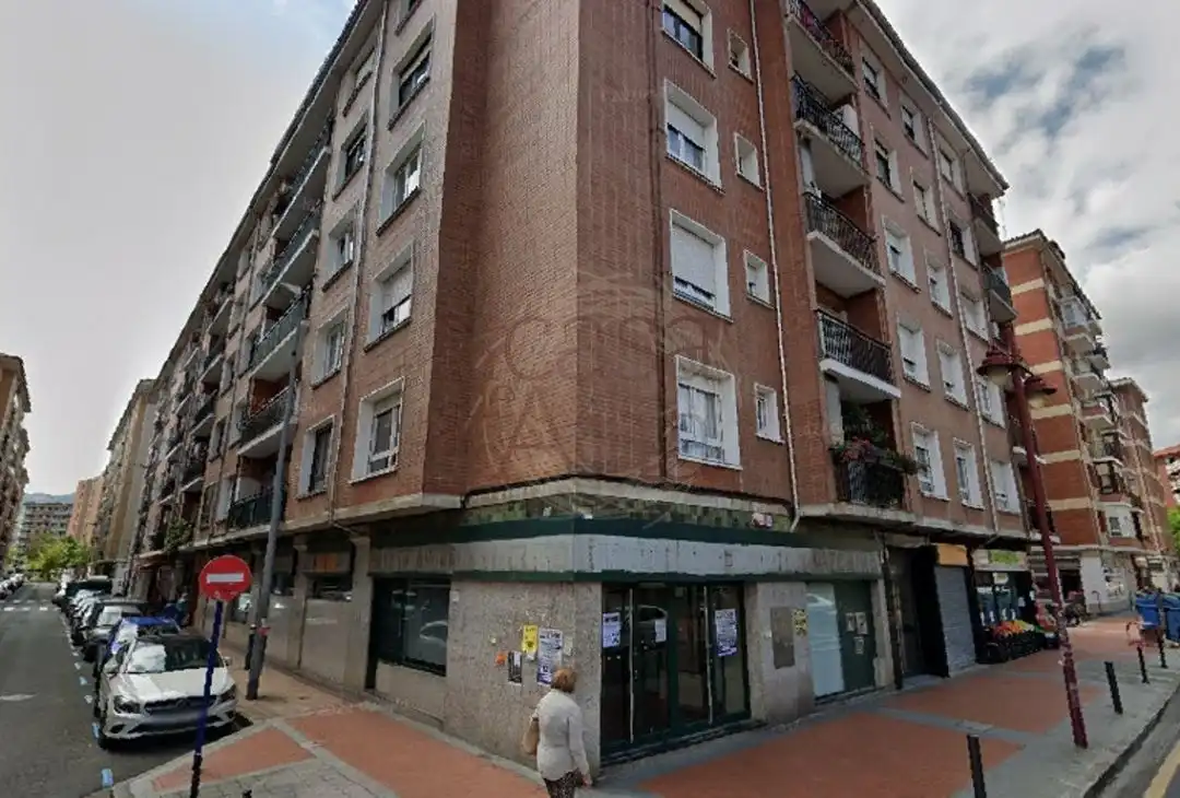 Business premises for sale in c arteagabeitia 19