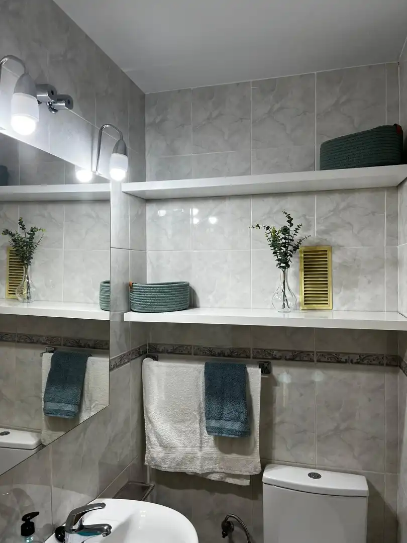 Baño de Piso de alquiler en Málaga con Aire acondicionado, Calefacción y Amueblado