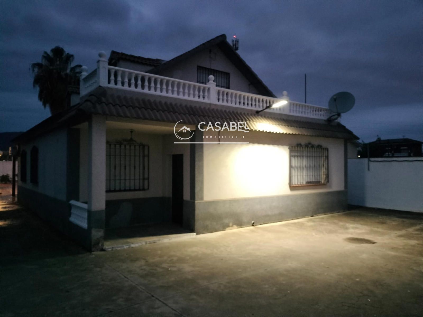 Vista exterior de Casa o xalet de lloguer en  Córdoba Capital amb Aire condicionat, Terrassa i Traster