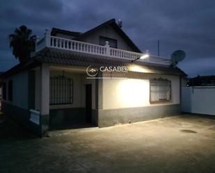 Vista exterior de Casa o xalet de lloguer en  Córdoba Capital amb Aire condicionat, Terrassa i Traster