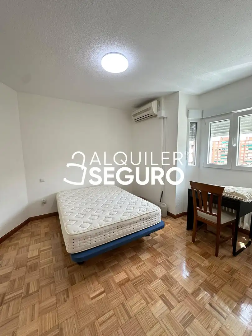 Schlafzimmer von Wohnung zur Miete in Fuenlabrada mit Heizung, Terrasse und Schwimmbad