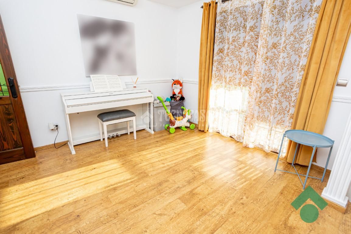 Bedroom of Flat for sale in Algeciras  with Air Conditioner, Terrace and Furnished