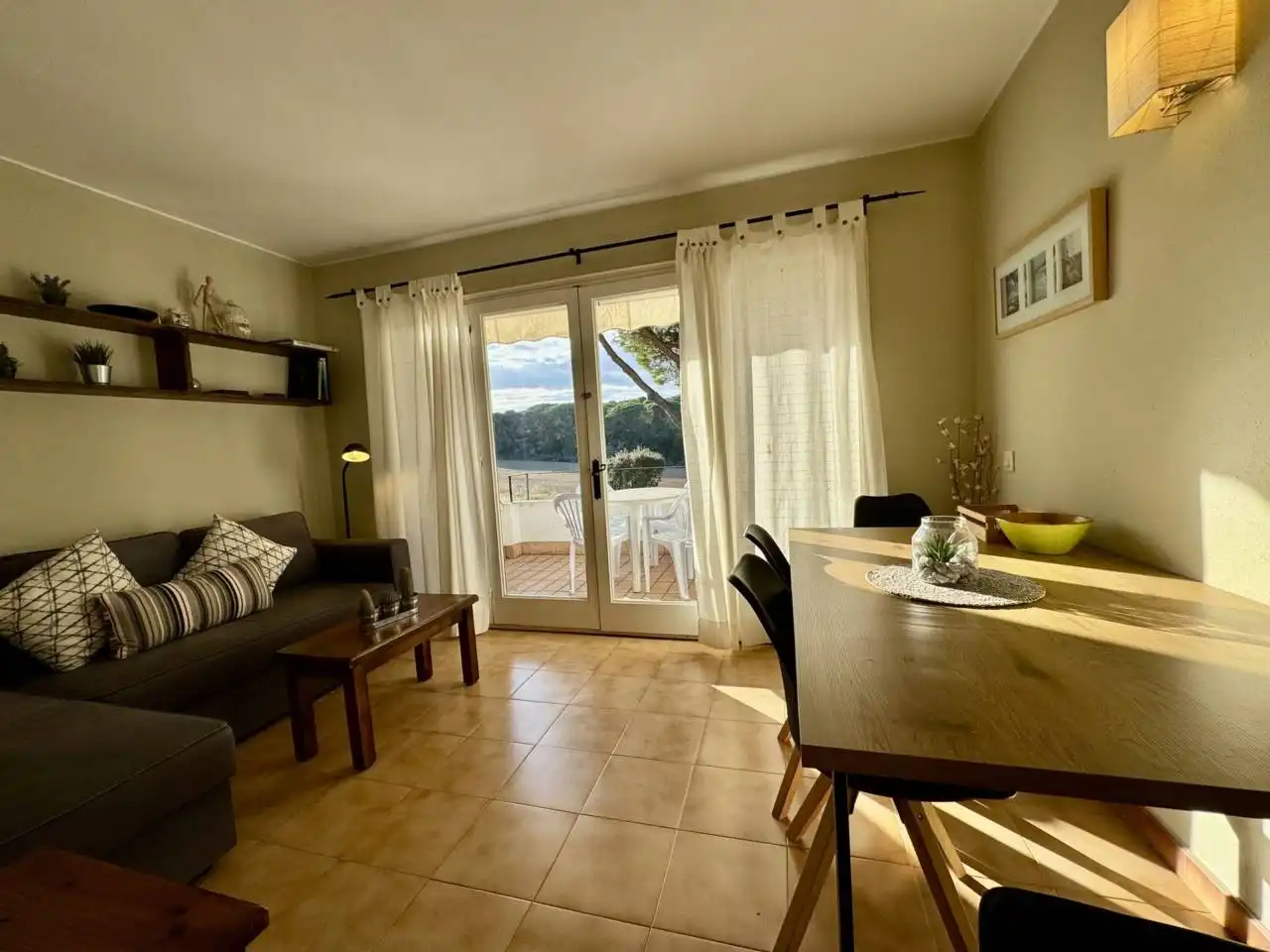 Sala de estar de Piso en venta en Palafrugell con Calefacción, Terraza y Amueblado