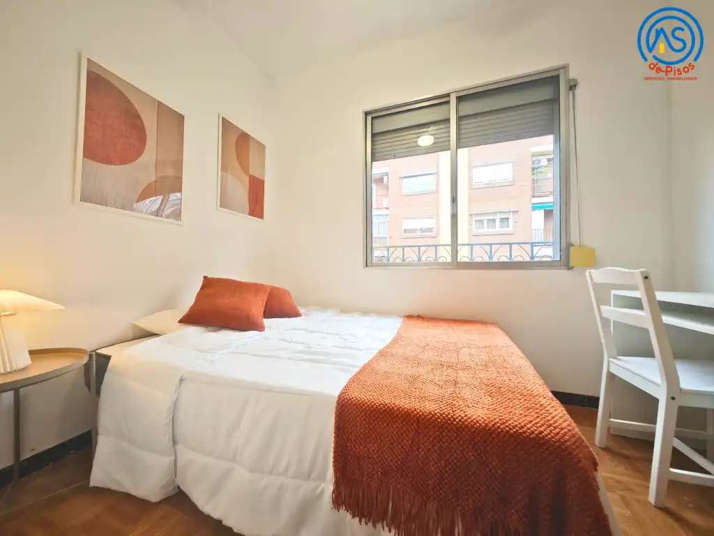 Flat for rent in Calle de Martínez Vargas, 2, Barrio Torrero
