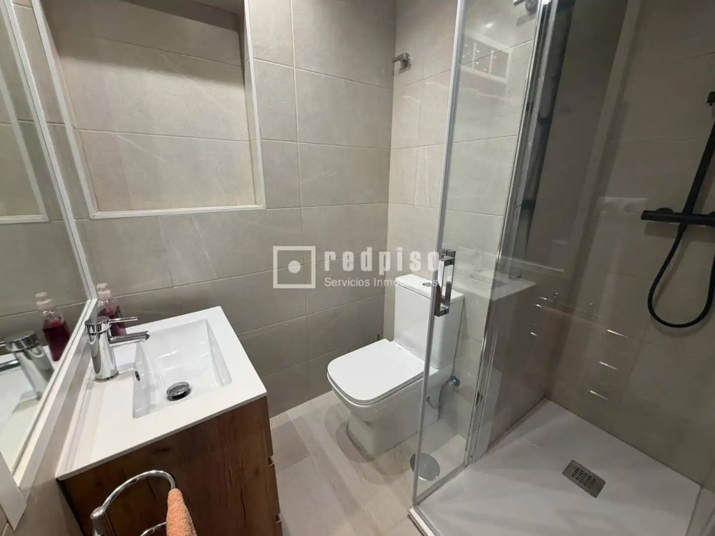 Bathroom of Flat for rent in Madrid  with Air Conditioner, Heating and Terrace