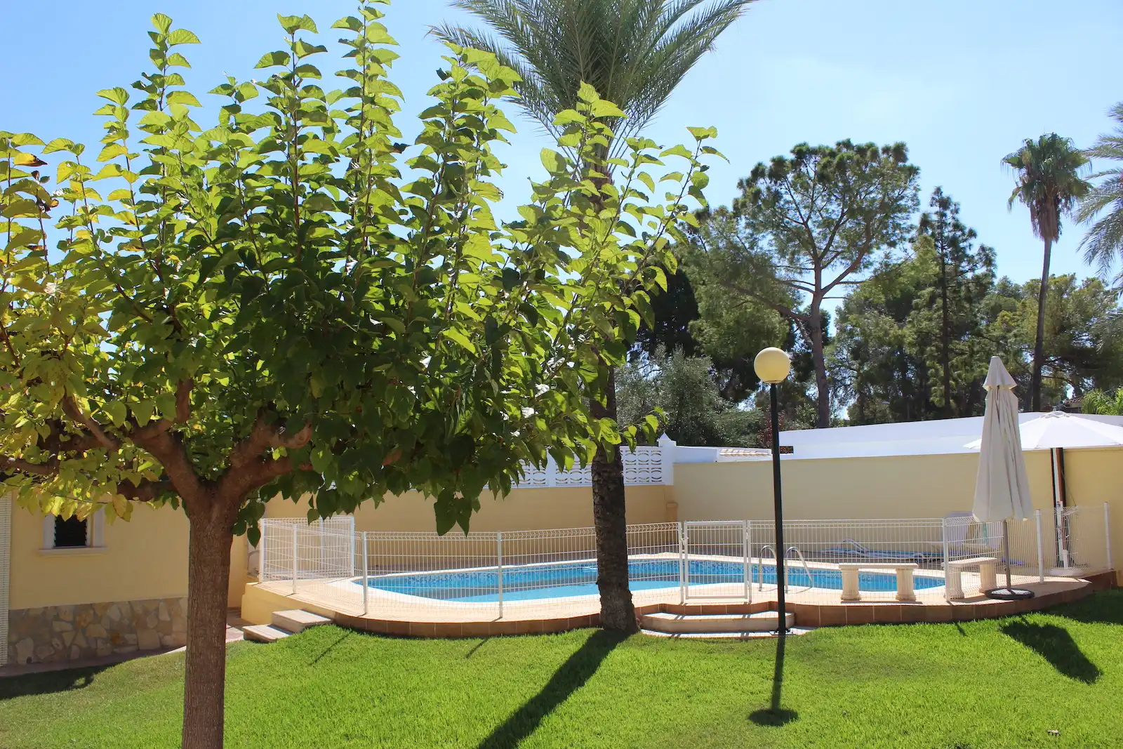 Swimming pool of Houses for sale in L'Eliana  with Terrace and Storage room