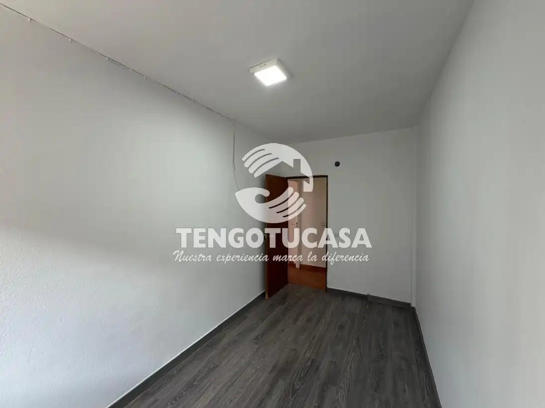 Piso en venta en Madrid con Calefacción, Terraza y Trastero