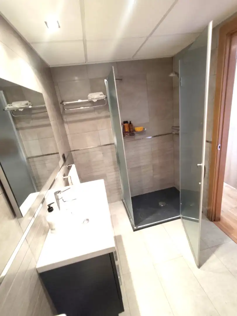 Baño de Piso en venta en Benidorm con Amueblado, Lavadora y Balcón