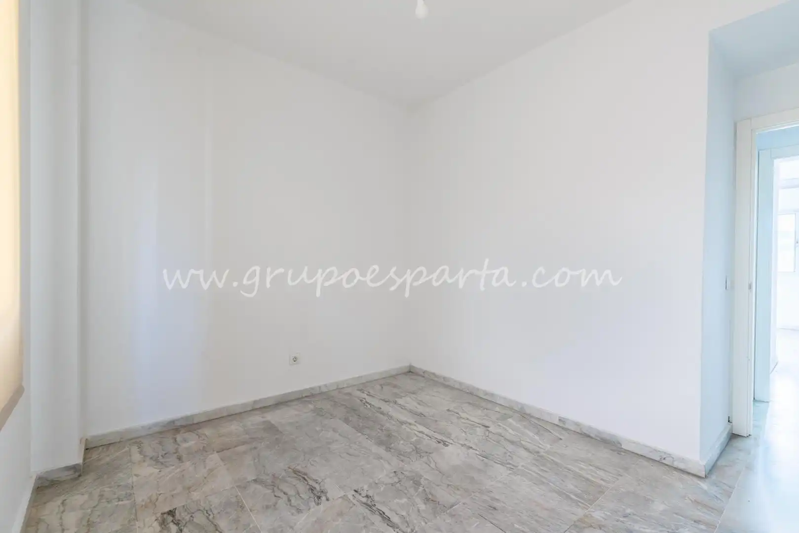 Flat for sale in Sevilla  with Air Conditioner and Balcony
