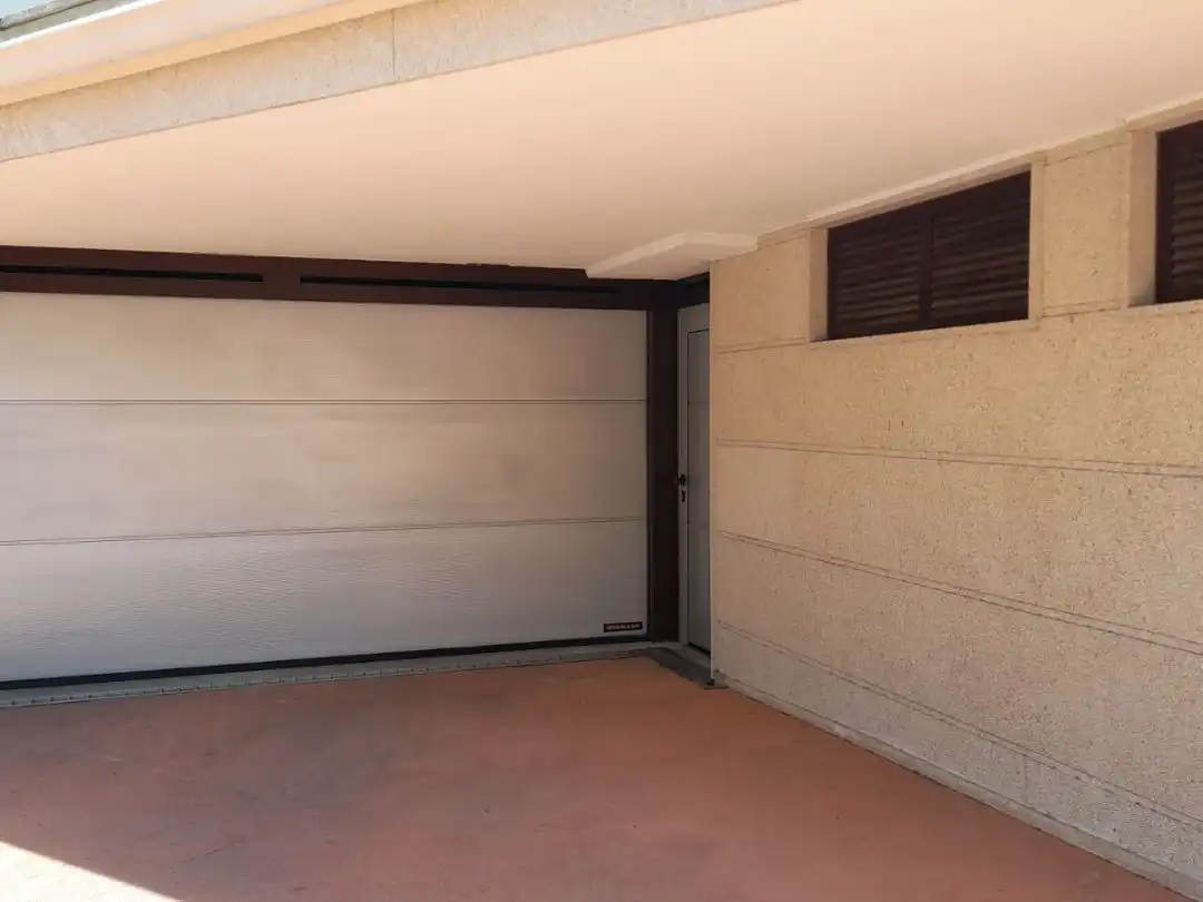 Parkplatz von Garage zur Miete in Sanxenxo mit Alarm
