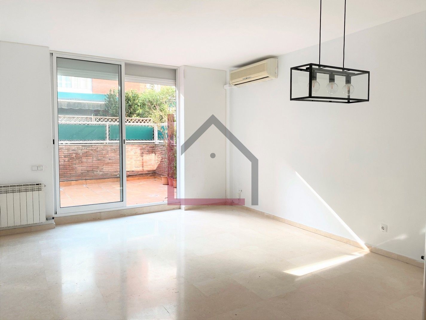 Living room of Single-family semi-detached to rent in  Barcelona Capital  with Air Conditioner, Heating and Terrace
