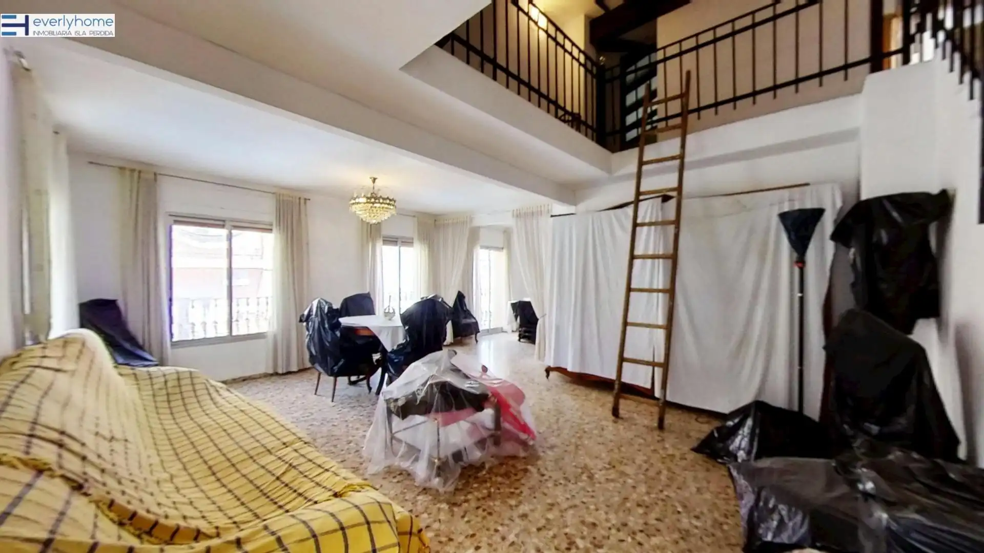 Casa amb terrassa en venda a Poblats Marítims