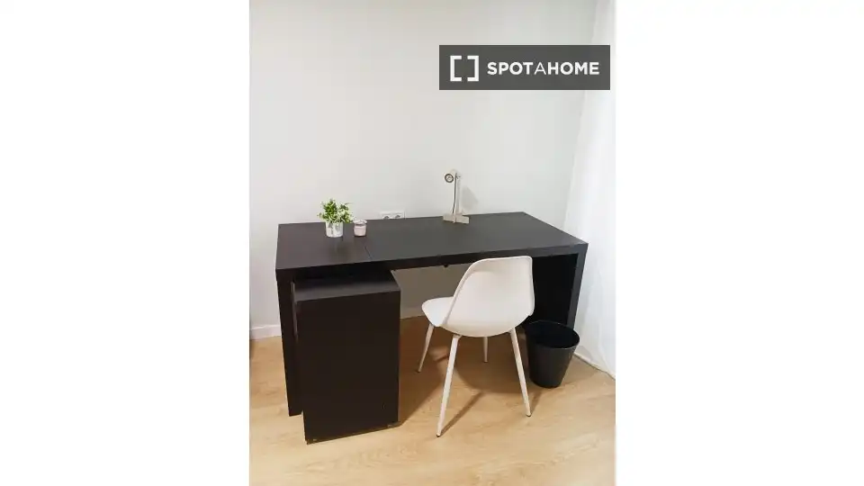 Bedroom of Flat for rent in Valencia  with Air Conditioner, Heating and Furnished