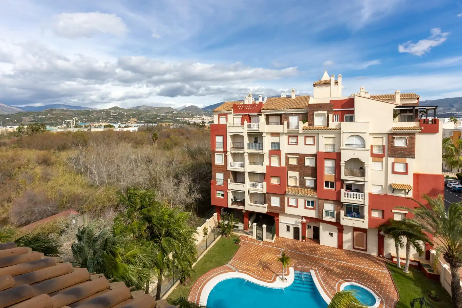 Vista exterior de Ático en venta en Motril con Jardín privado, Terraza y Piscina comunitaria
