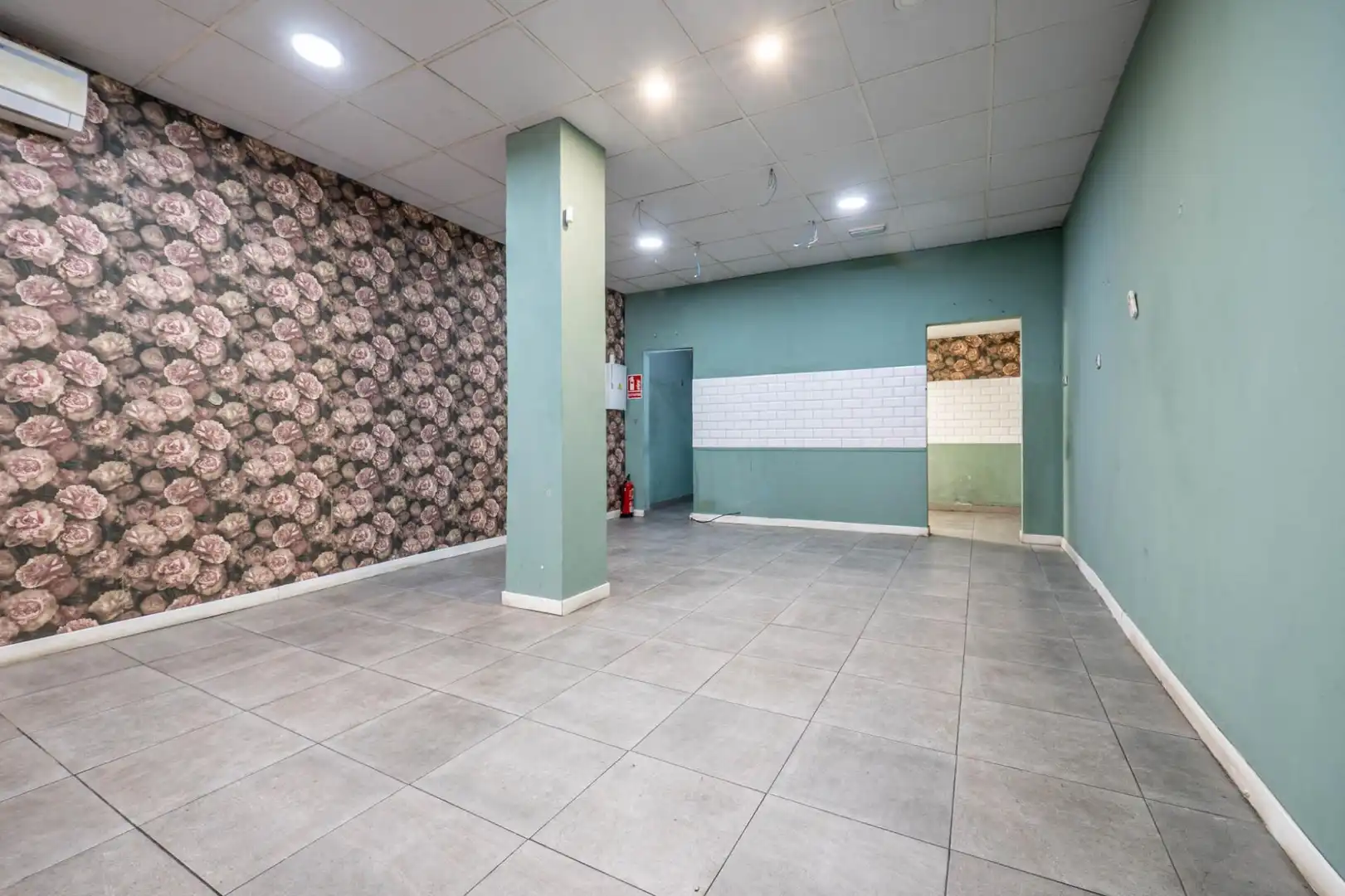 Local en venta en Armilla con Aire acondicionado