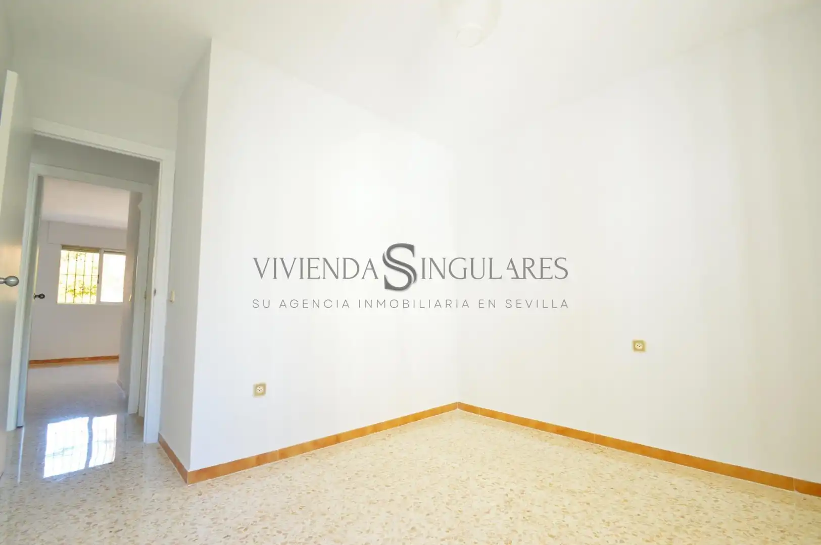 Bedroom of Flat for sale in Sevilla  with Air Conditioner, Private garden and Terrace