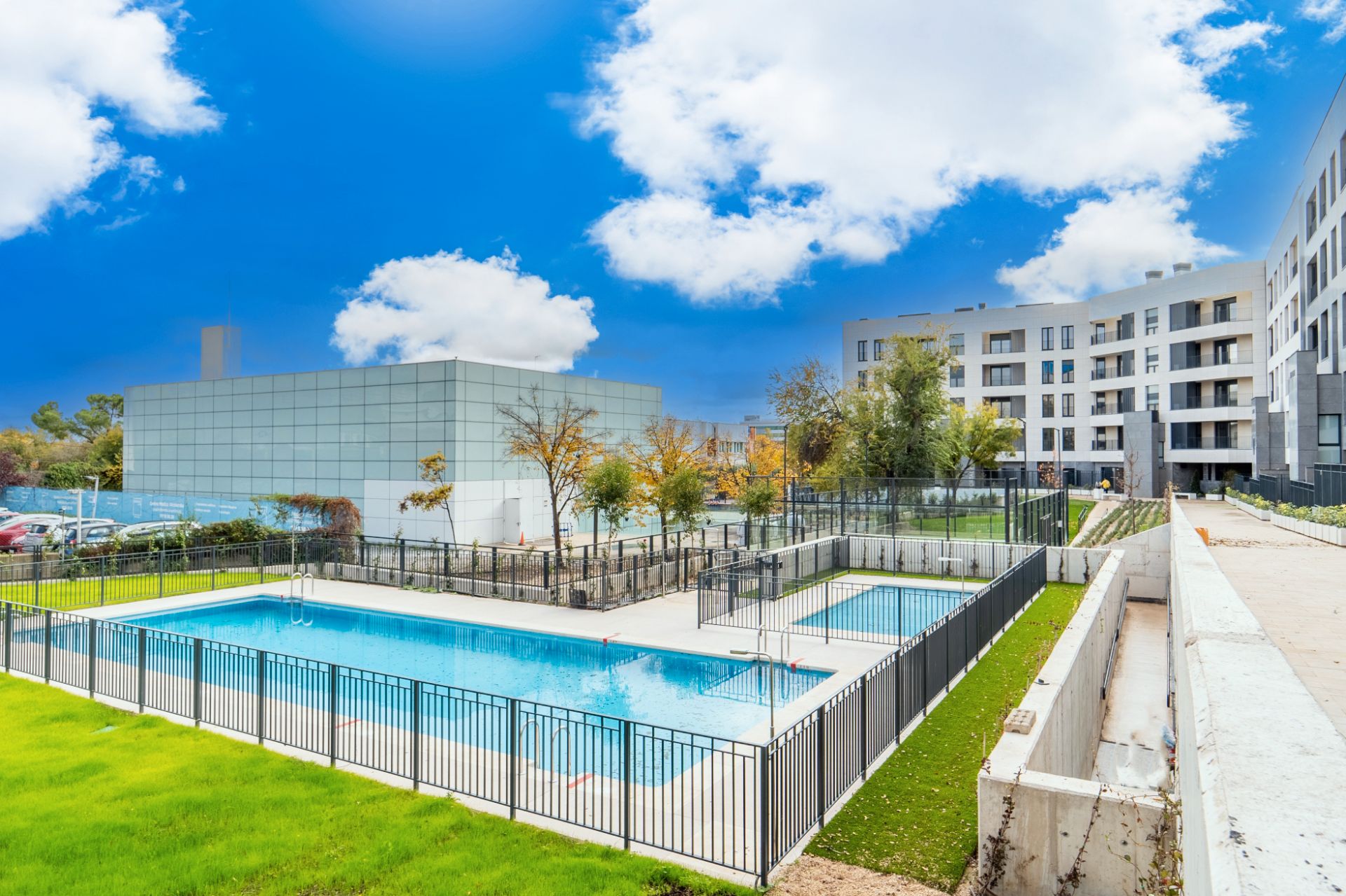 Swimming pool of Flat to rent in Alcobendas  with Air Conditioner, Terrace and Community pool