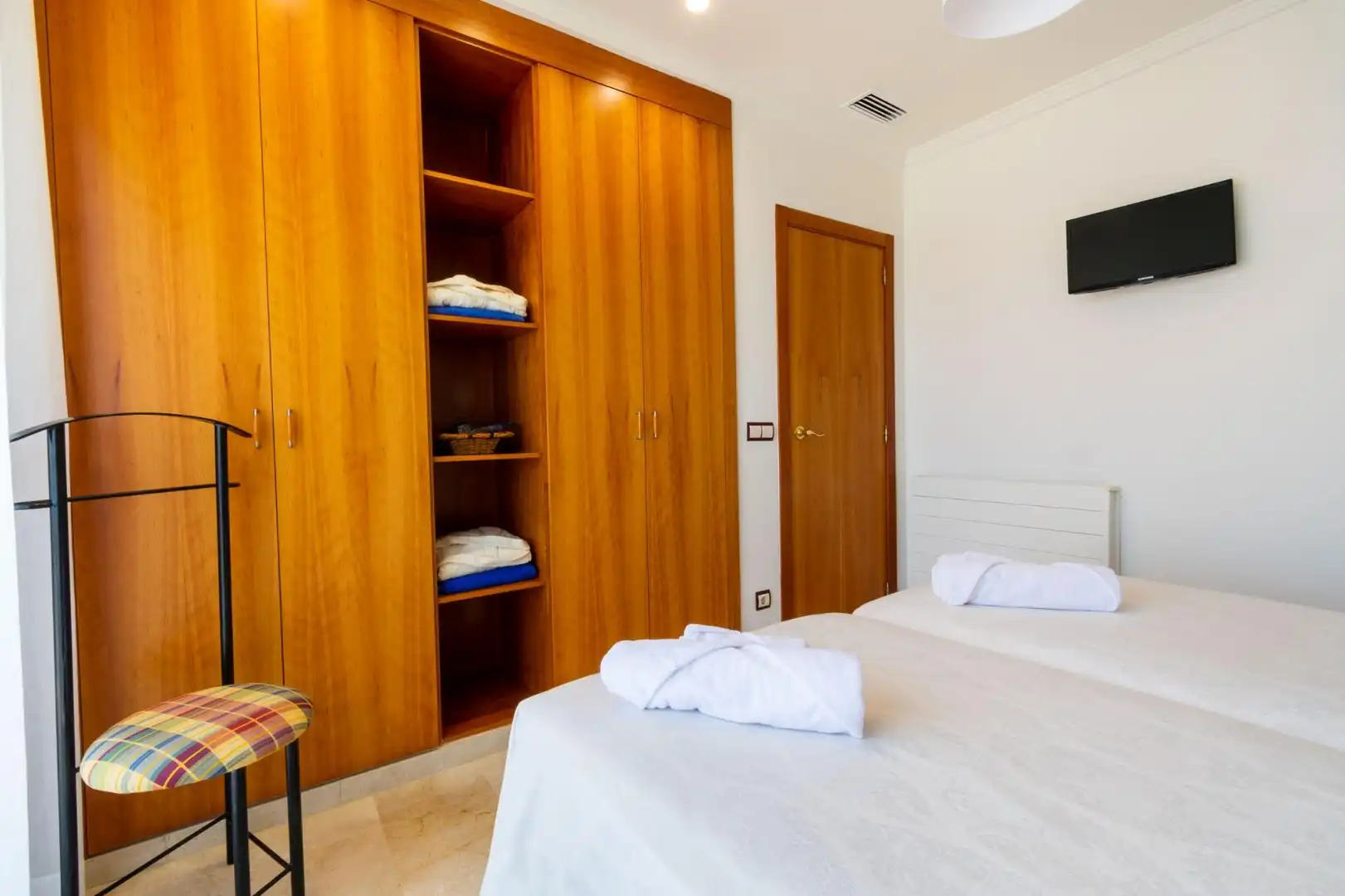 Habitación de Apartamento de alquiler en L'Alfàs del Pi con Aire acondicionado, Terraza y Amueblado