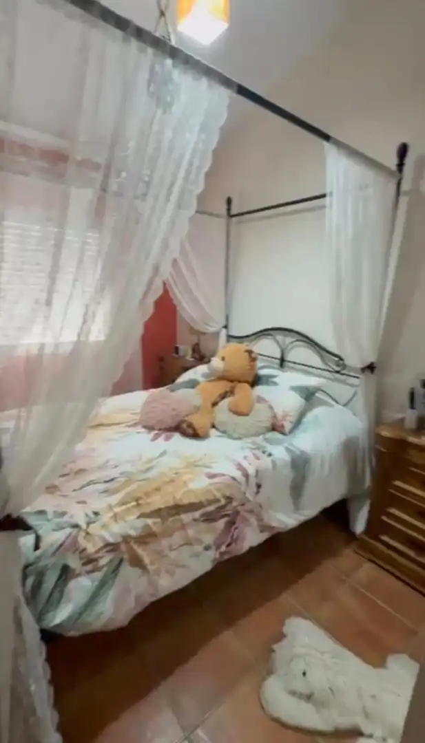 Dormitori de Casa adosada en venda en Algeciras amb Piscina comunitària