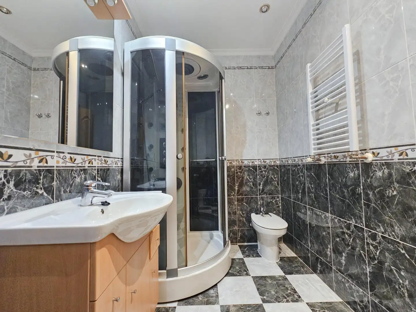 Bathroom of Ground floor for sale in Madrid