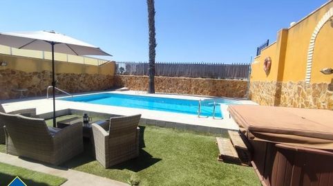 Villa con piscina privada, en la provincia de Alicante, en la ciudad de Torrevieja, en la zona de Playa de Los Locos. 6 habitacion, imatge 3