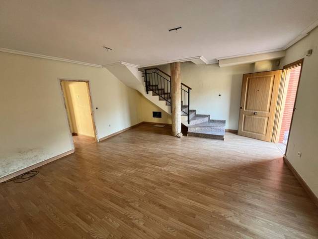 Casa adosada en Venta en Puebla de Soto