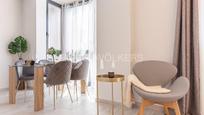 Sala d'estar de Apartament en venda en  Madrid Capital amb Aire condicionat, Calefacció i Piscina