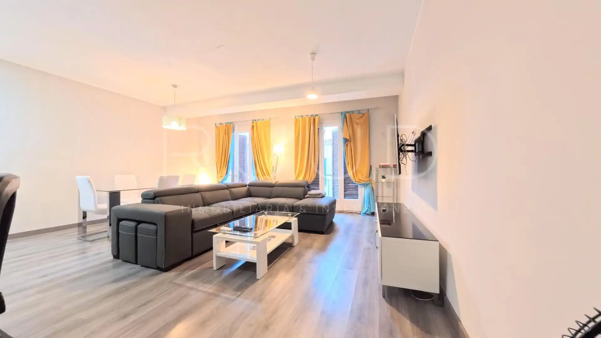 Sala de estar de Piso en venta en Sitges con Parquet