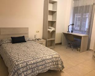 Apartment to share in Salesas