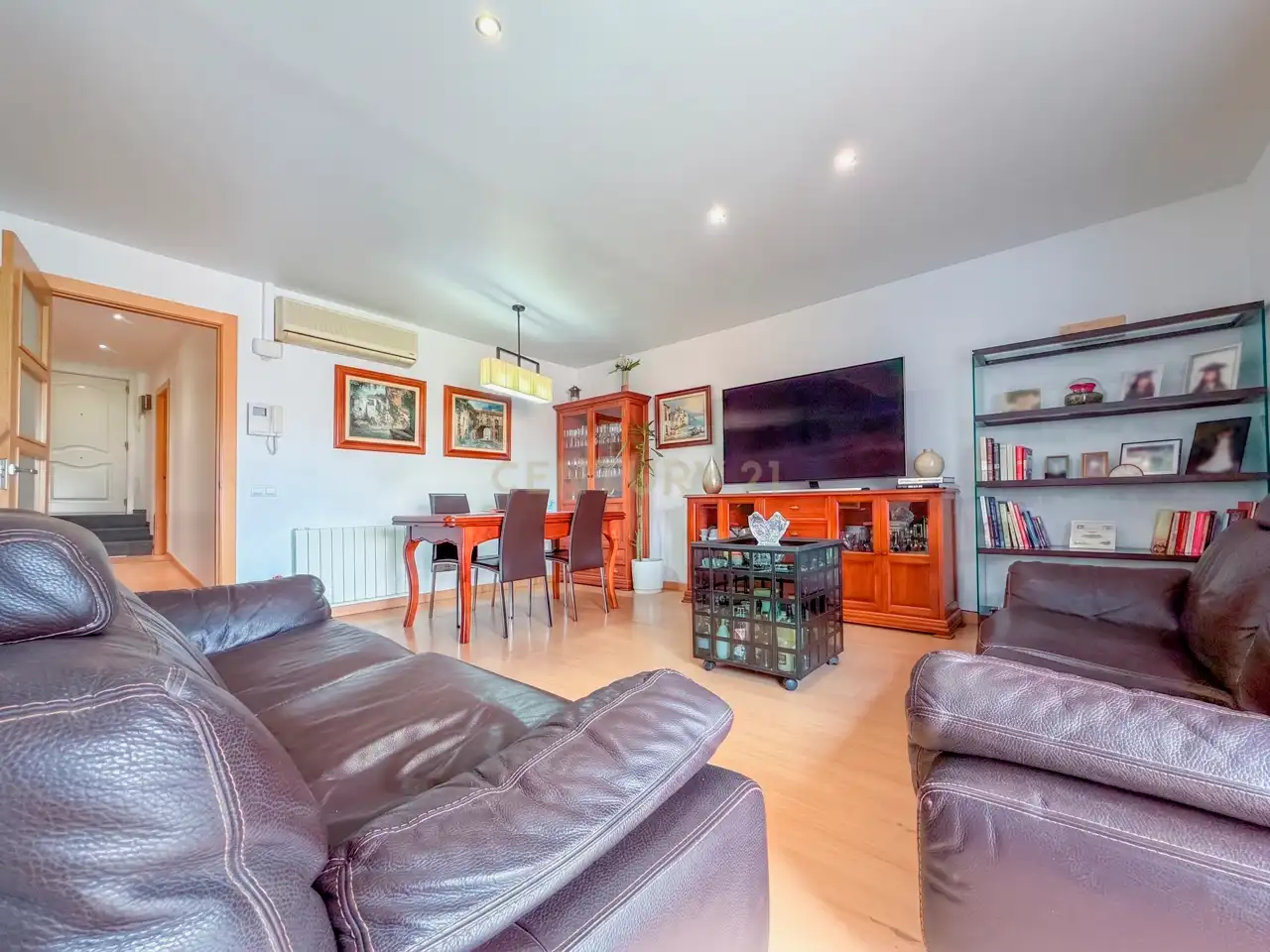 Sala d'estar de Casa adosada en venda en Badalona amb Aire condicionat, Jardí privat i Traster