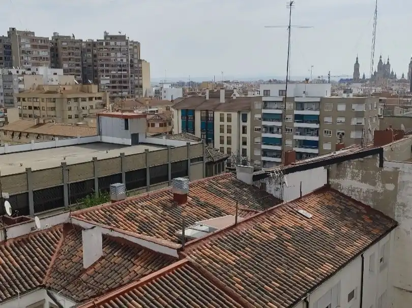 Außenansicht von Wohnung zur Miete in  Zaragoza Capital mit Balkon