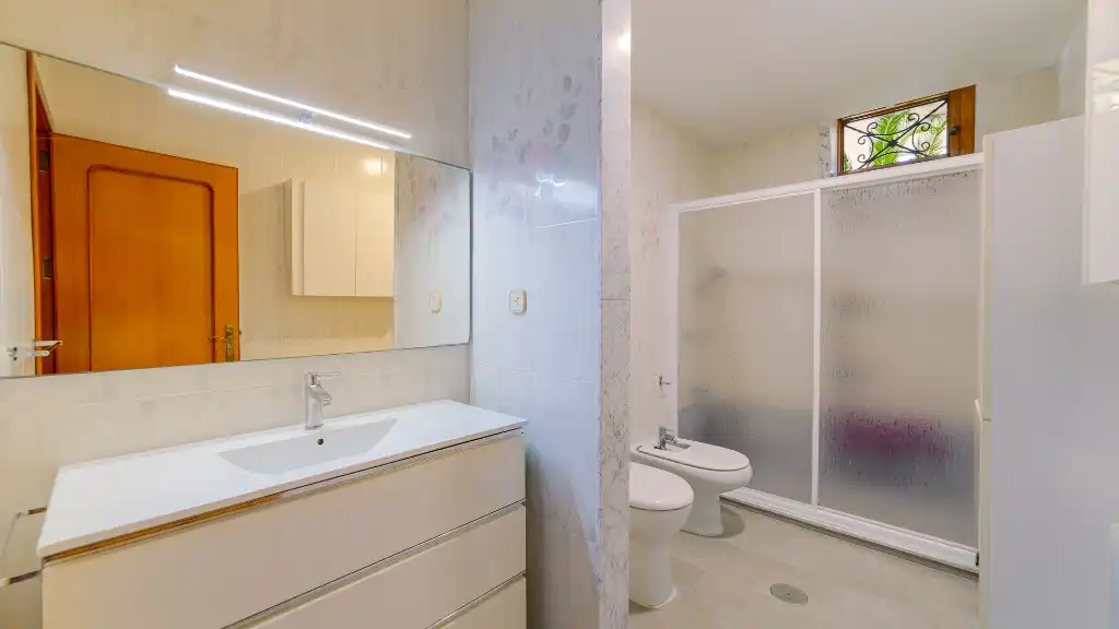 Bathroom of Houses for sale in Orihuela