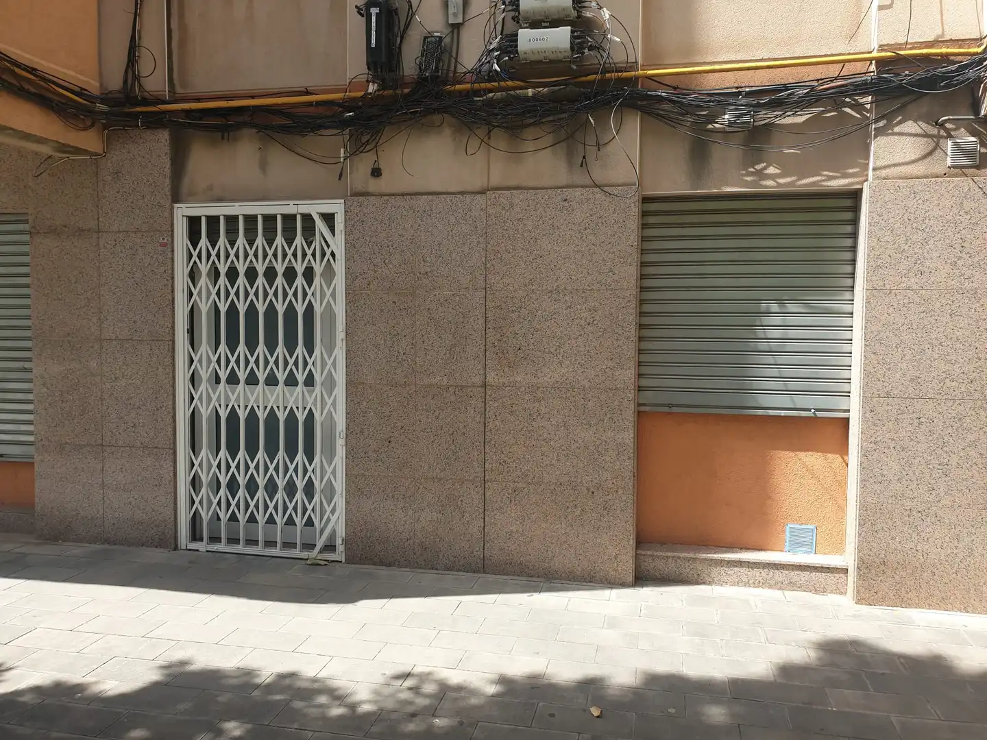 Vista exterior de Local en venta en Sant Boi de Llobregat