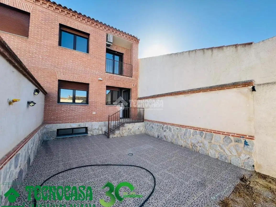 Casa pareada en venta en Polán, imagen 2